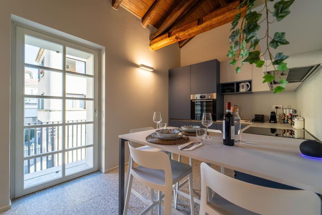 Moderno Appartamento A 200 Metri Dal Duomo Como Ngoại thất bức ảnh