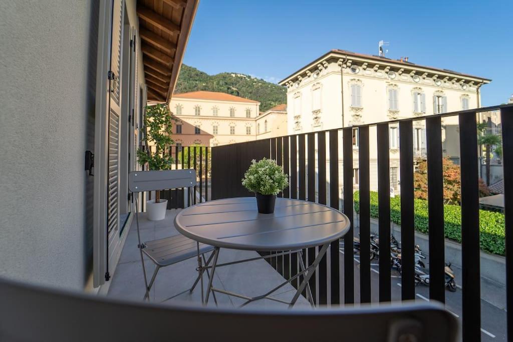 Moderno Appartamento A 200 Metri Dal Duomo Como Ngoại thất bức ảnh